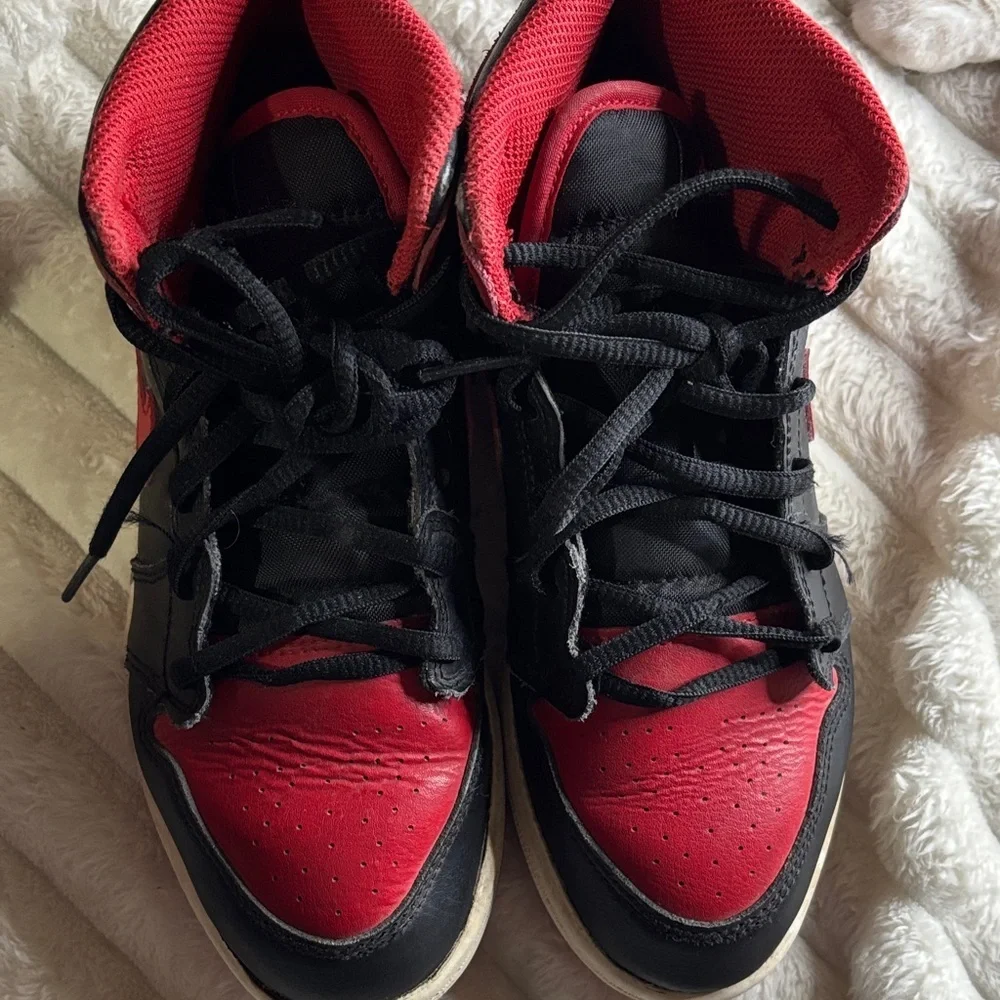 Nike Kids Black and Red Sneakers